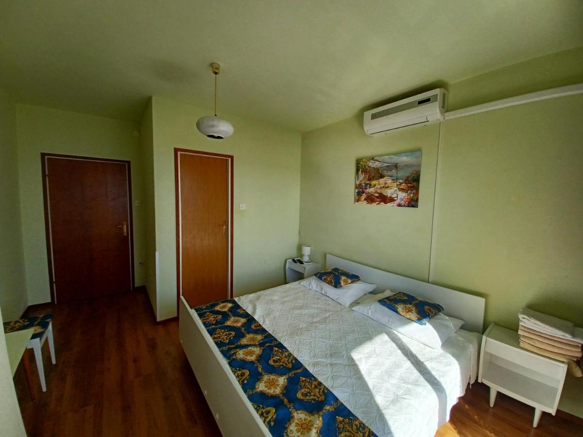 Guest House Djurdjica Dramalj Bagian luar foto